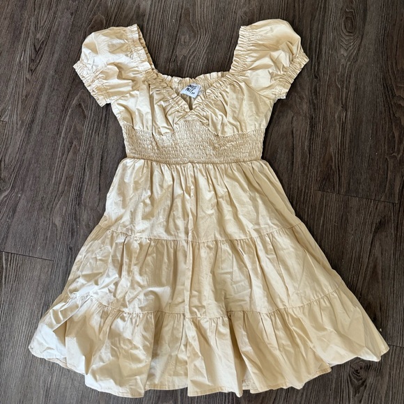 Princess Polly Dresses & Skirts - Princess Polly Beige/Light Tan Puff Sleeve Dress
